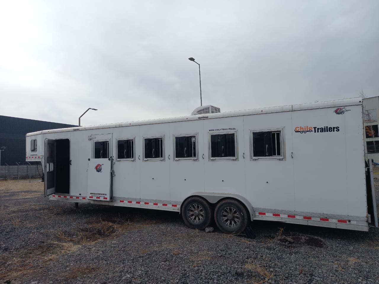 CABALLERIZA KIEFER TRAILERS GENESIS 6H 2022