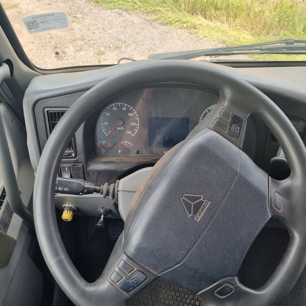 SINOTRUCK TR 340  6X2 2012