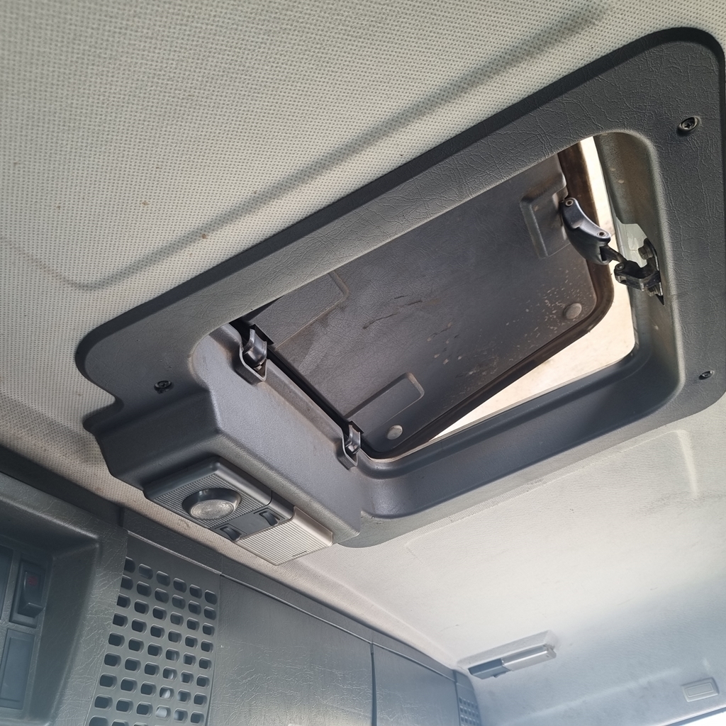 SINOTRUCK TR 340  6X2 2012