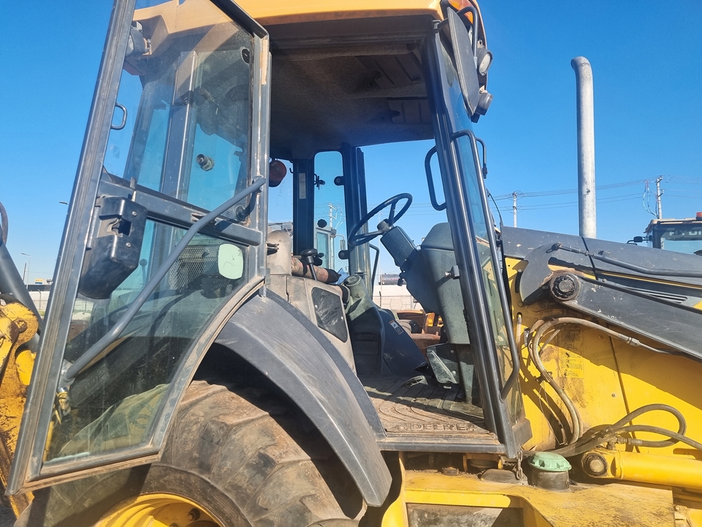 JOHN DEERE 310J 2010