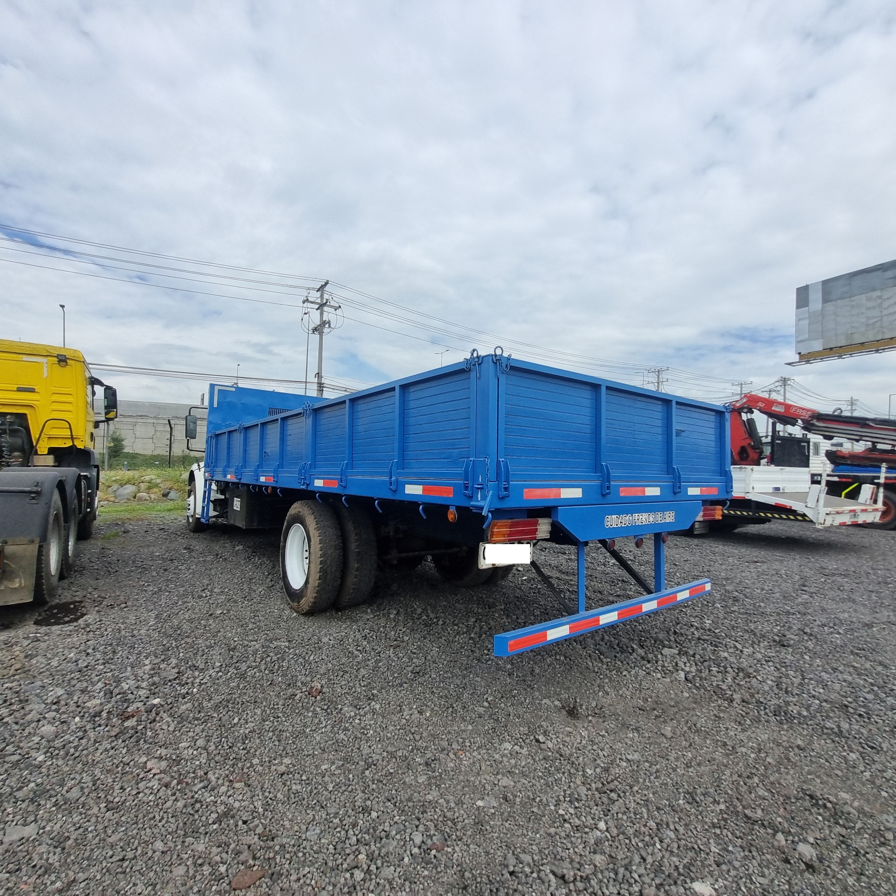 FREIGHTLINER M2 106 2014